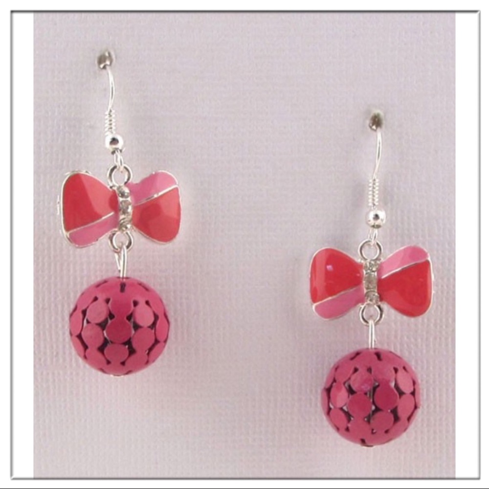 🆕AUCTION PRICE👩🏻‍⚖️Adorable Bow Earrings
